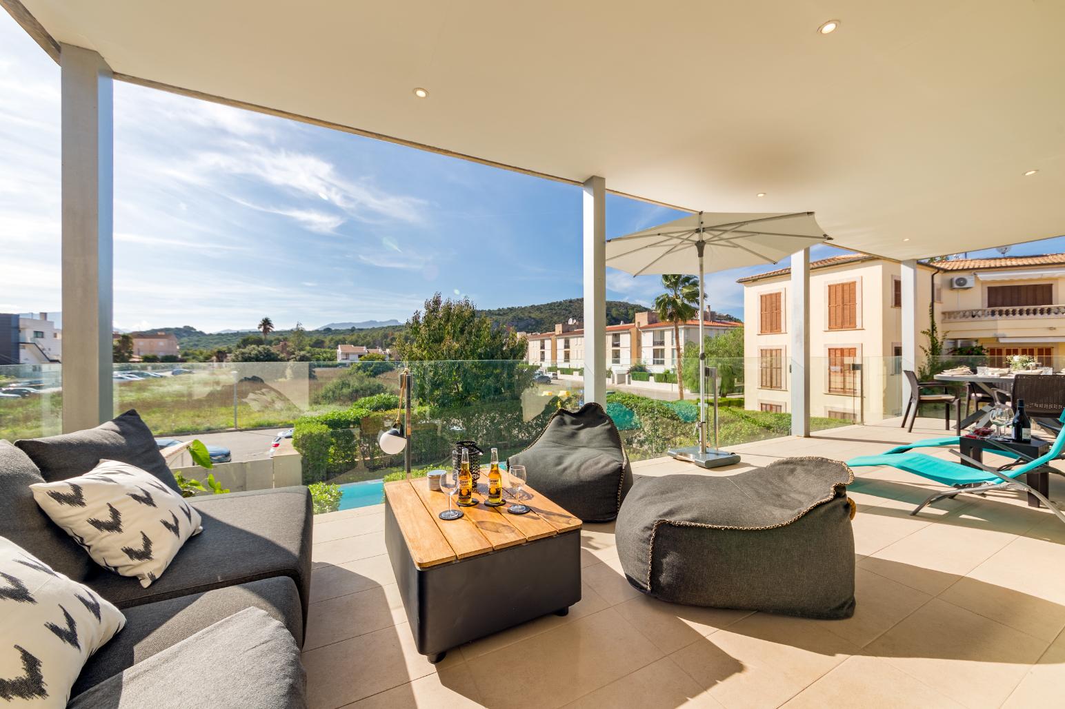 Modern 2 bedroom apartment with tourist license in Puerto Pollensa for sale