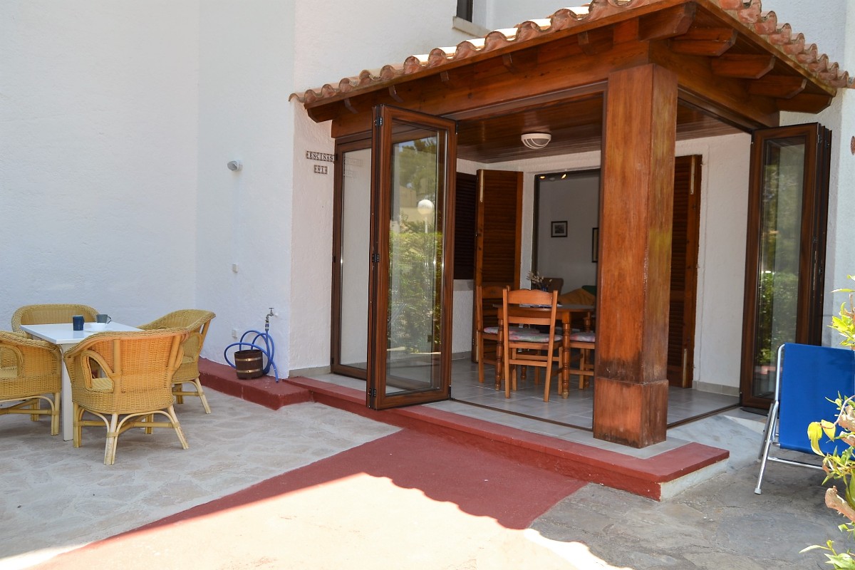 Encinas 1 ground floor holiday apartment in Puerto Pollensa Mallorca with garden