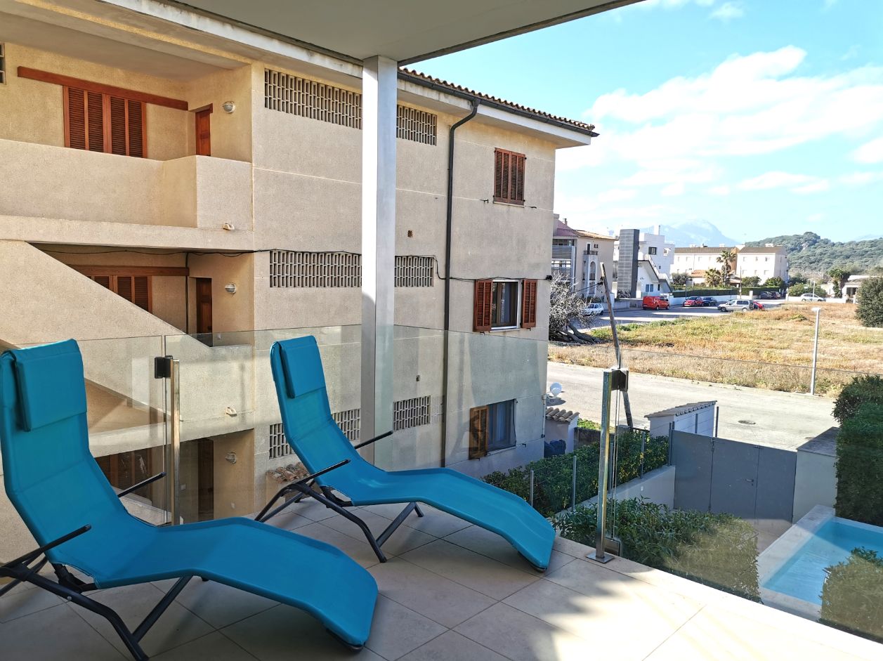 https://www.parasolpropertymallorca.com/properties/apartamento-ramon-modern-holiday-apartment-with-furnished-terrace-and-communal-pool-puerto-pollensa-mallorca/
