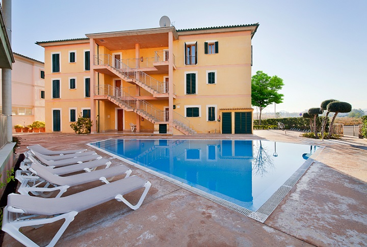 holiday apartment with pool puerto pollensa