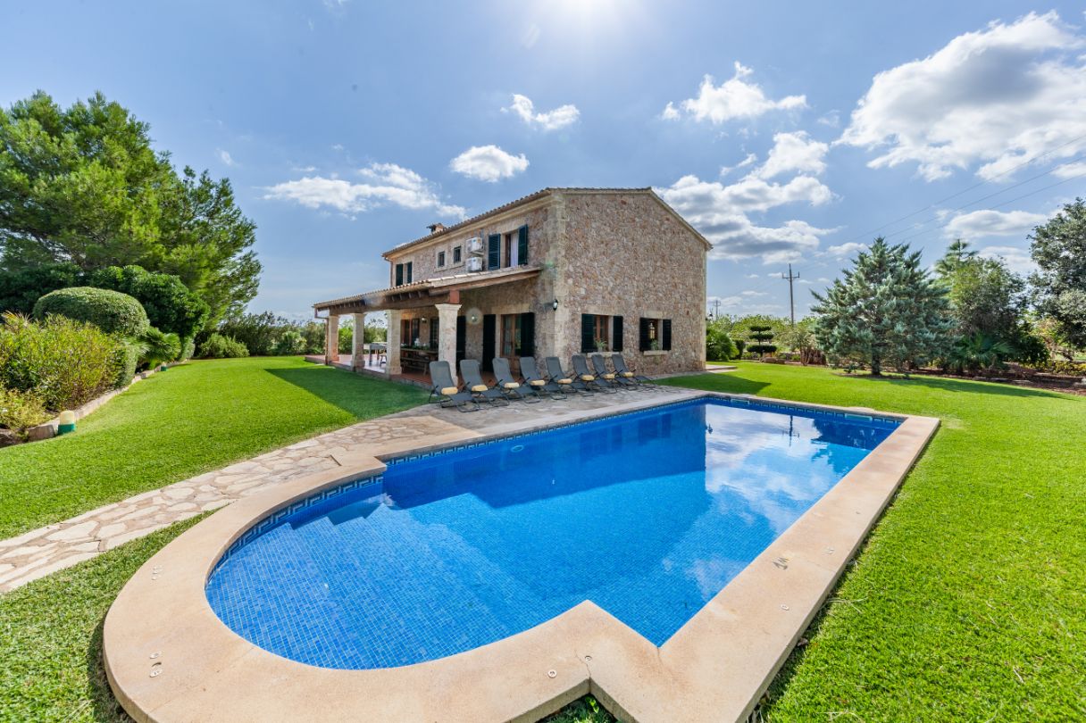 Holiday Villa for Rent in Pollensa Mallorca
