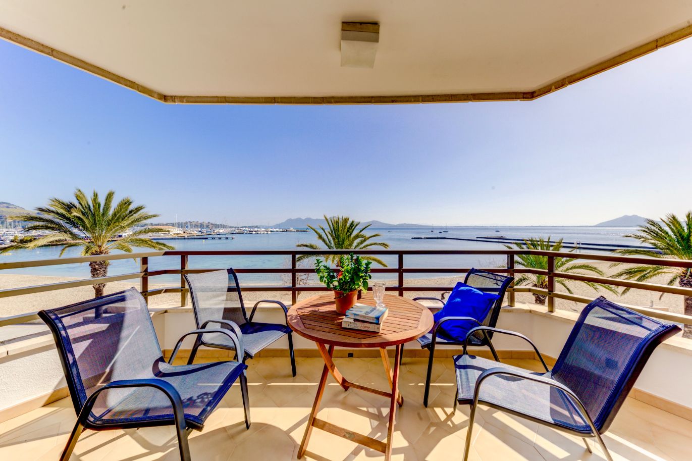 4 bedroom beachfront apartment Puerto Pollensa