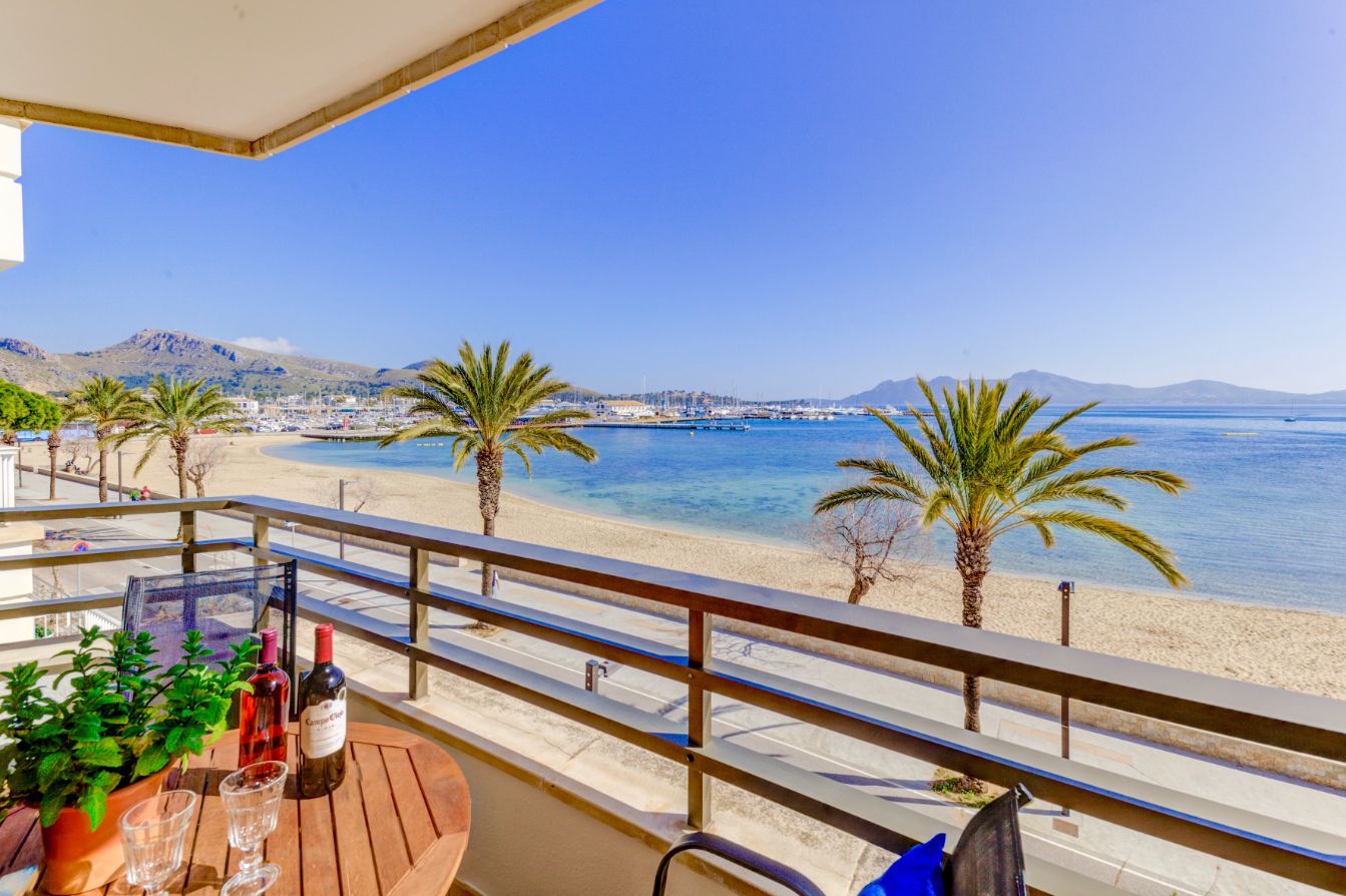 4 bedroom beachfront holiday apartment in Puerto Pollensa Mallorca