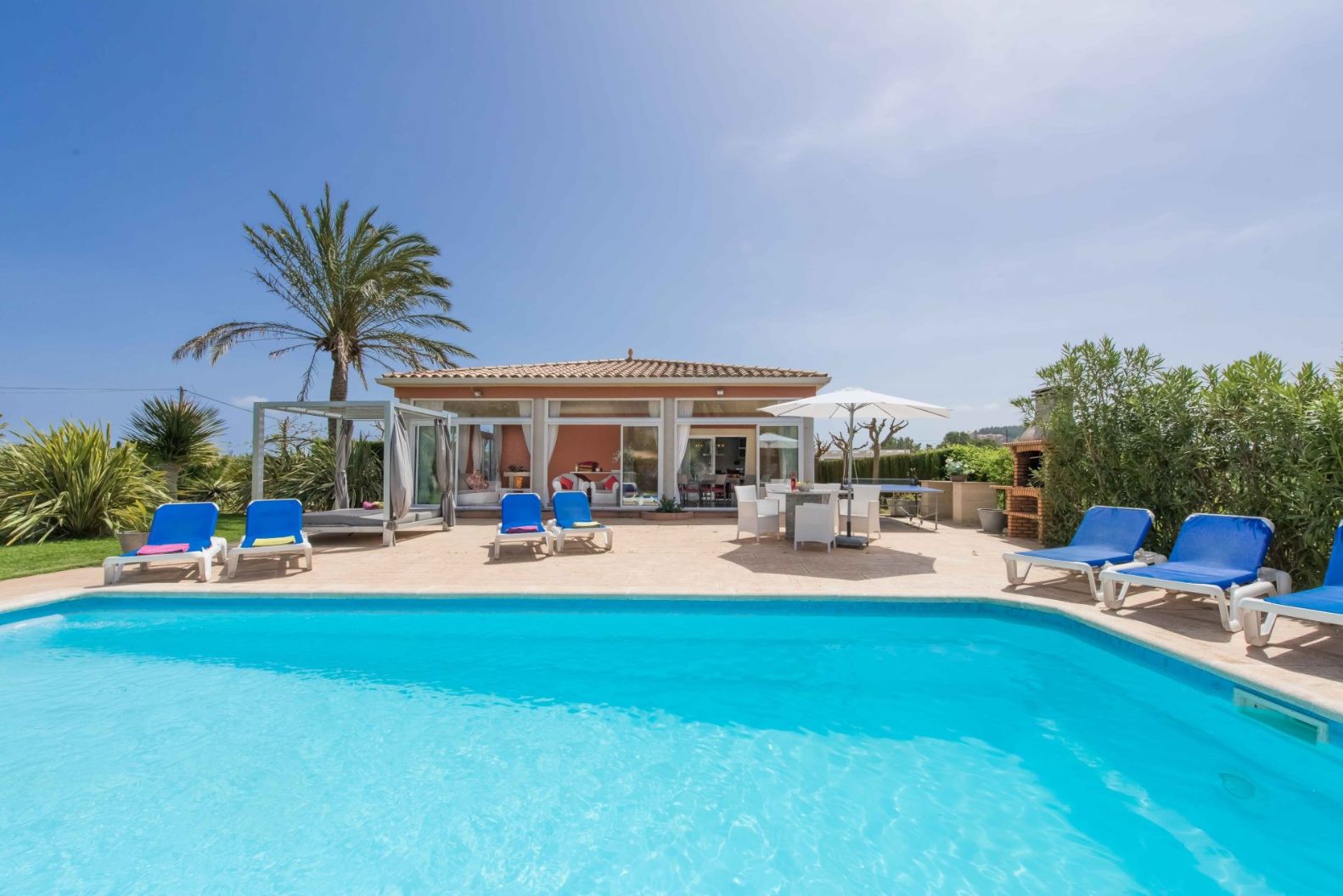 4 bedroom holiday villa within easy walking distance to Puerto Pollensa beach