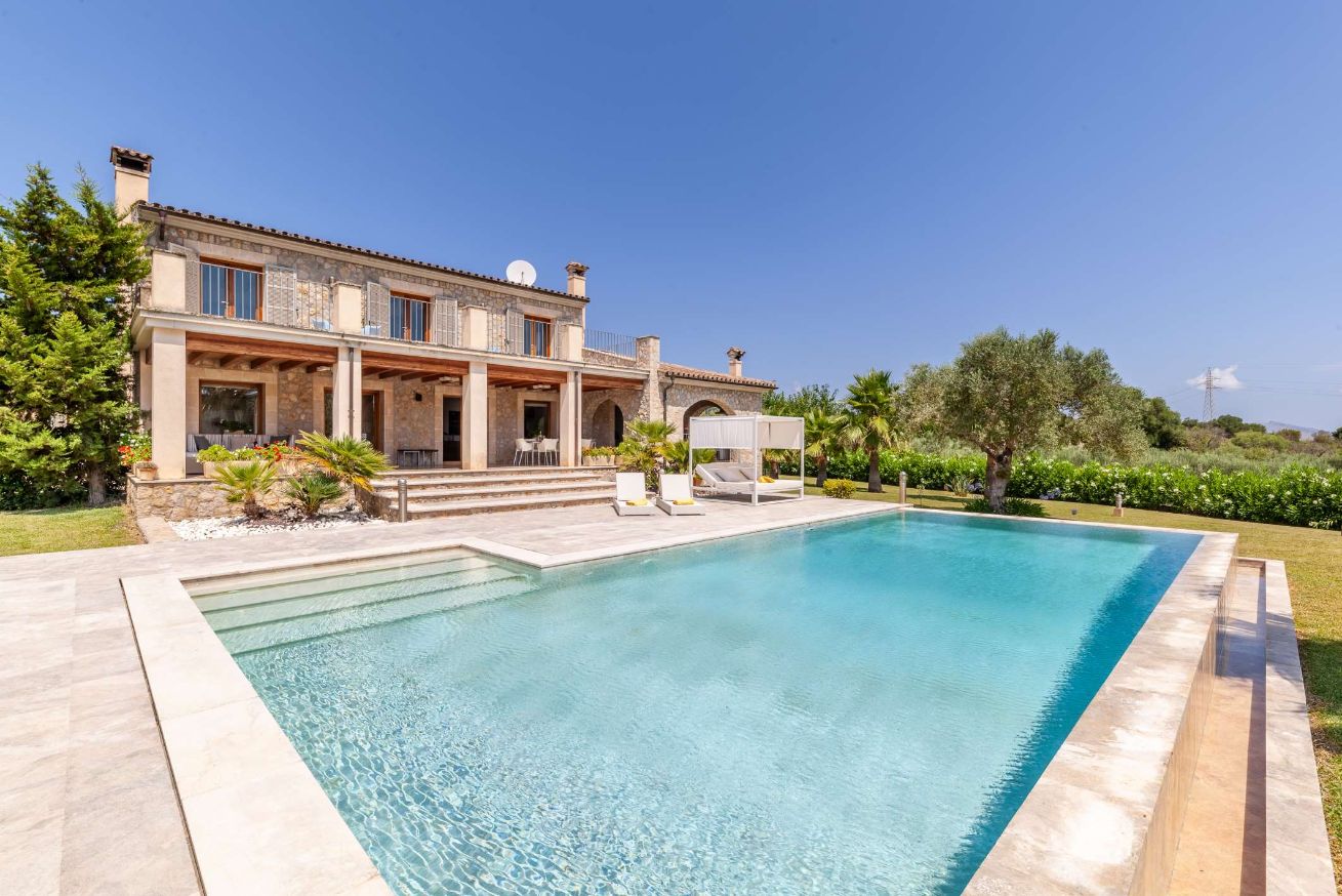 Luxury modern 5 bedroom holiday villa Pollensa Mallorca