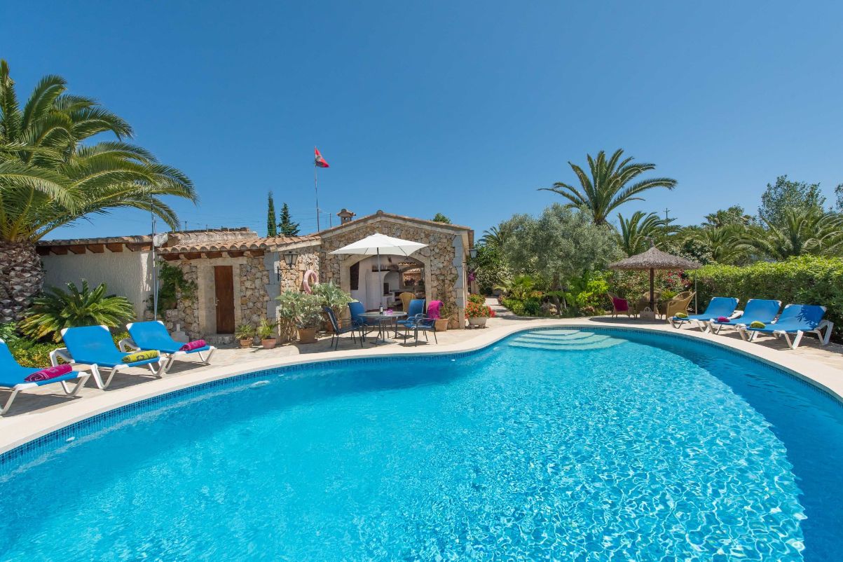 3 bedroom holiday villa with large pool Puerto Pollensa Mallorca