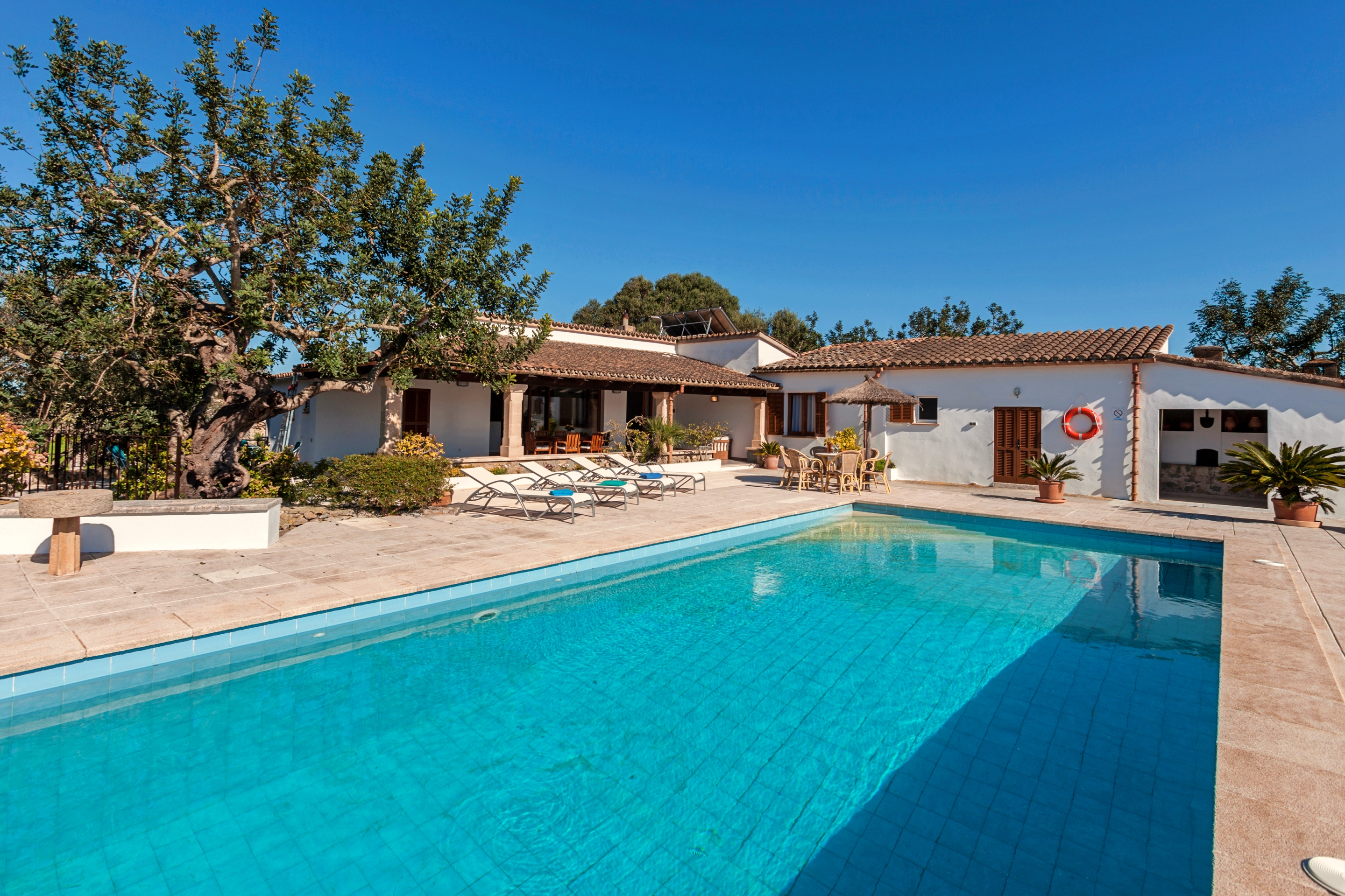 Traditional 3 bedroom holiday rental with pool Pollensa Mallorca