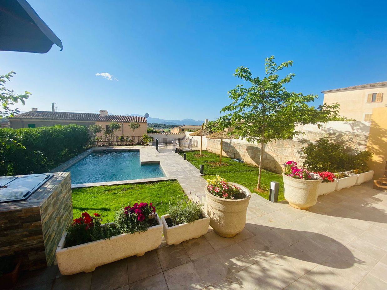 Stunning fully reformed spacious holiday rental with pool Sineu Mallorca
