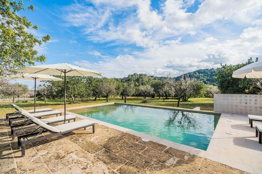 Stunning countryside villa in pretty village of Selva Mallorca