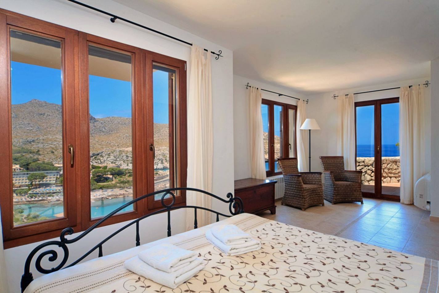 Stunning sea view 4 bedroom holiday villa in Cala San Vicente Mallorca