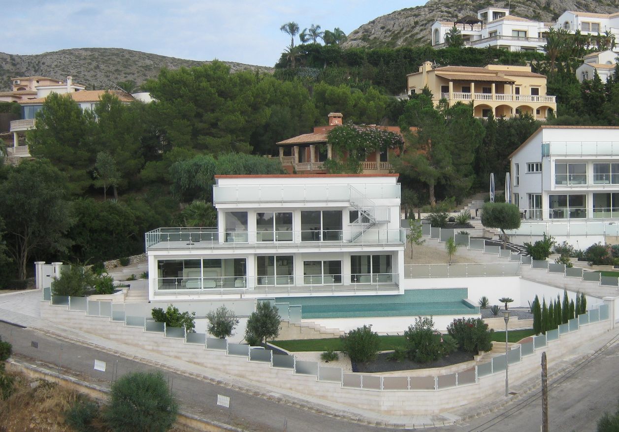 spectacular views from this 4 bedroom holiday villa