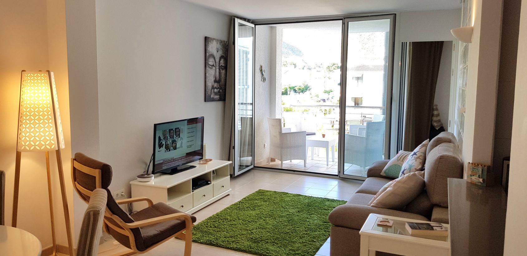 Beautifully presented 2 bedroom apartment with tourist license for sale in Puerto Pollensa