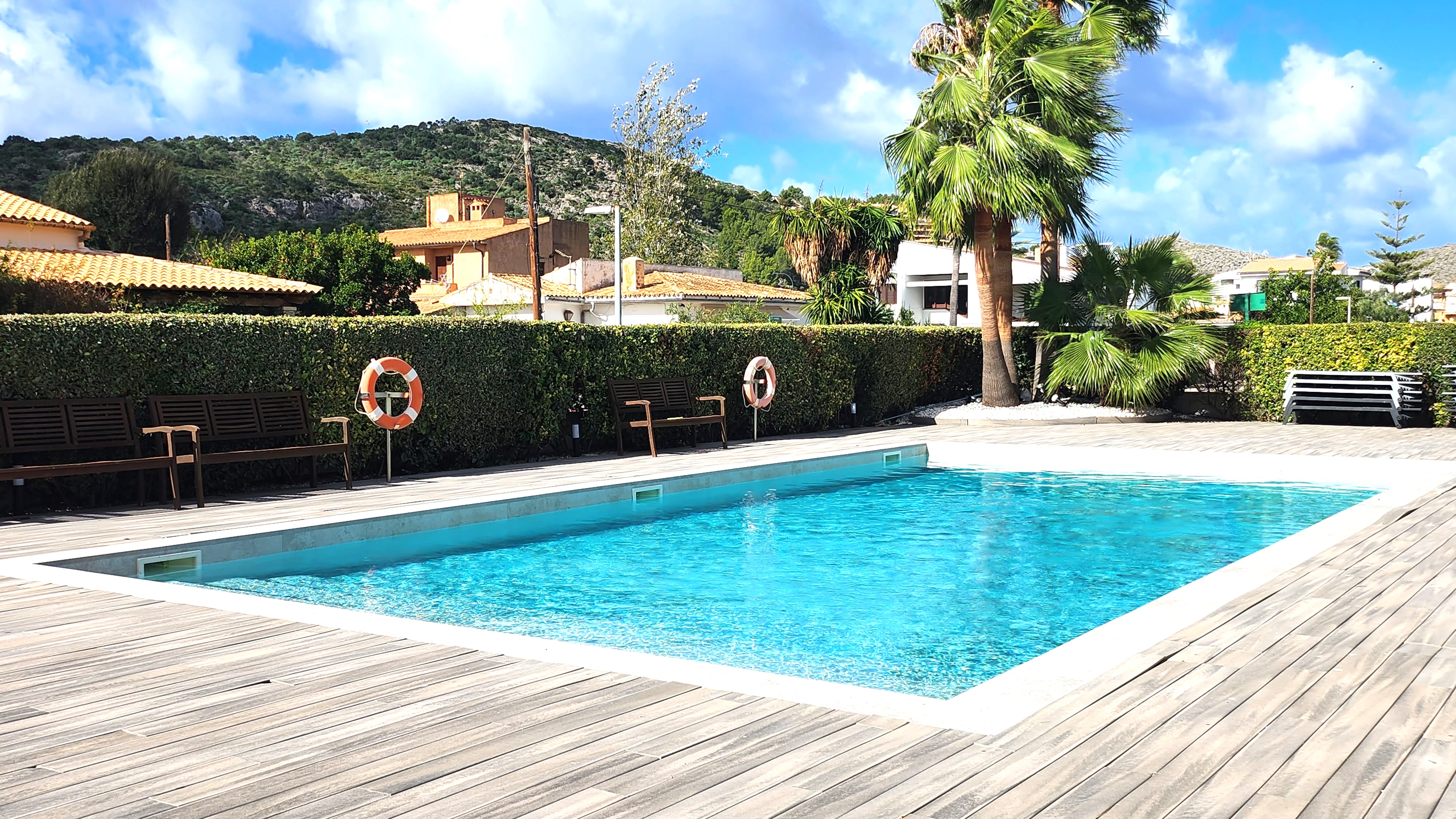 Fabulous 3 bedroom ground floor holiday rental with communal pool Puerto Pollensa